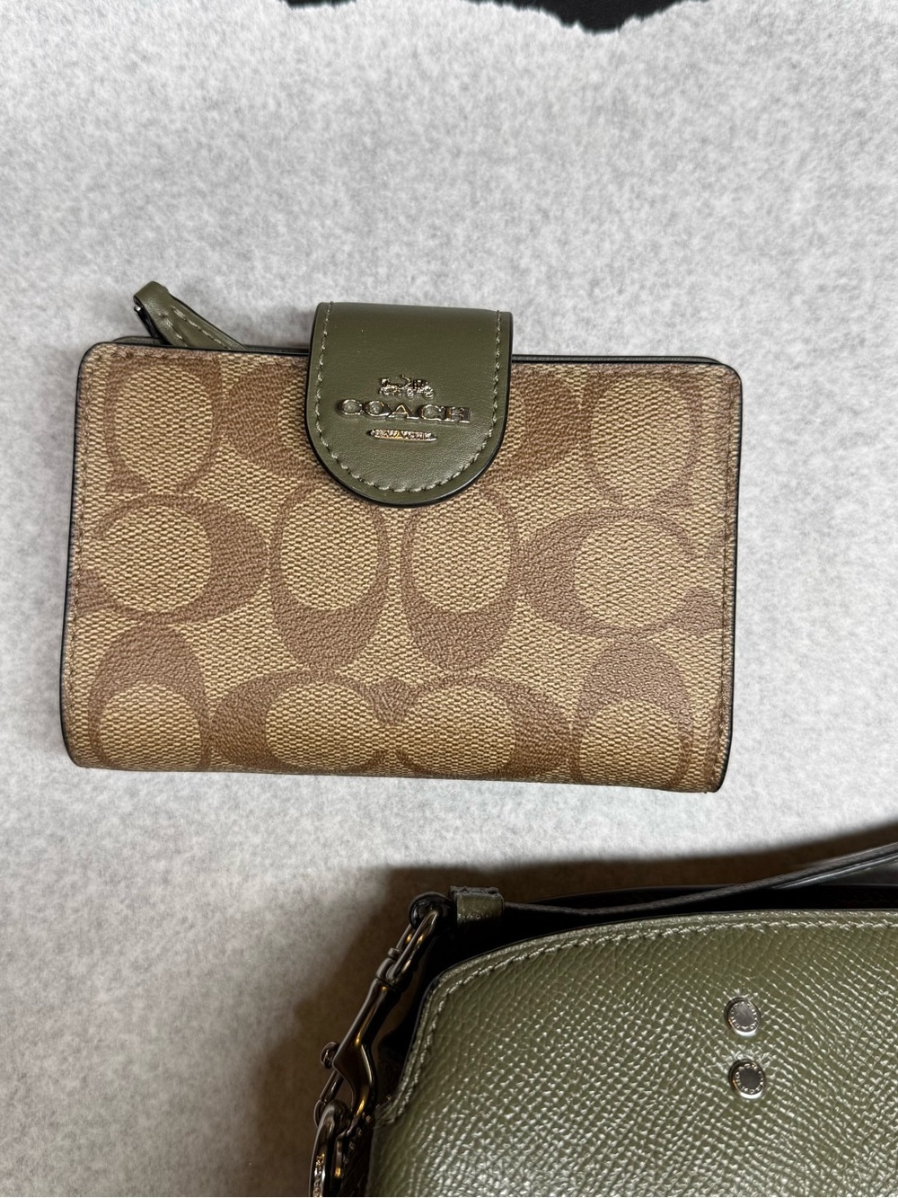 Coach Olive Saffiano Crossbody Bag with Adjustable Strap and wallet - Picture 3 of 15